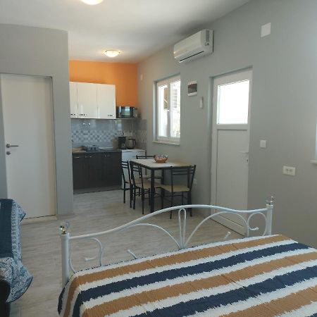 Studio Apartment Palmira Liznjan Exterior photo