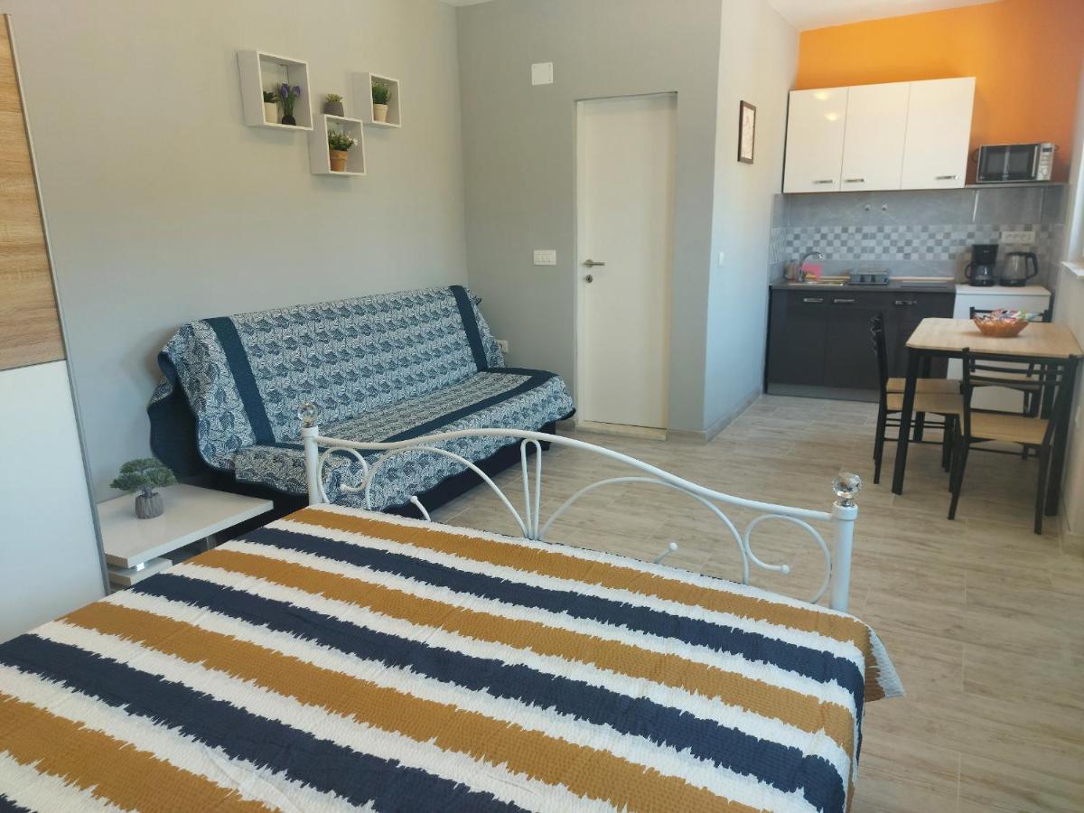 Studio Apartment Palmira Liznjan Exterior photo