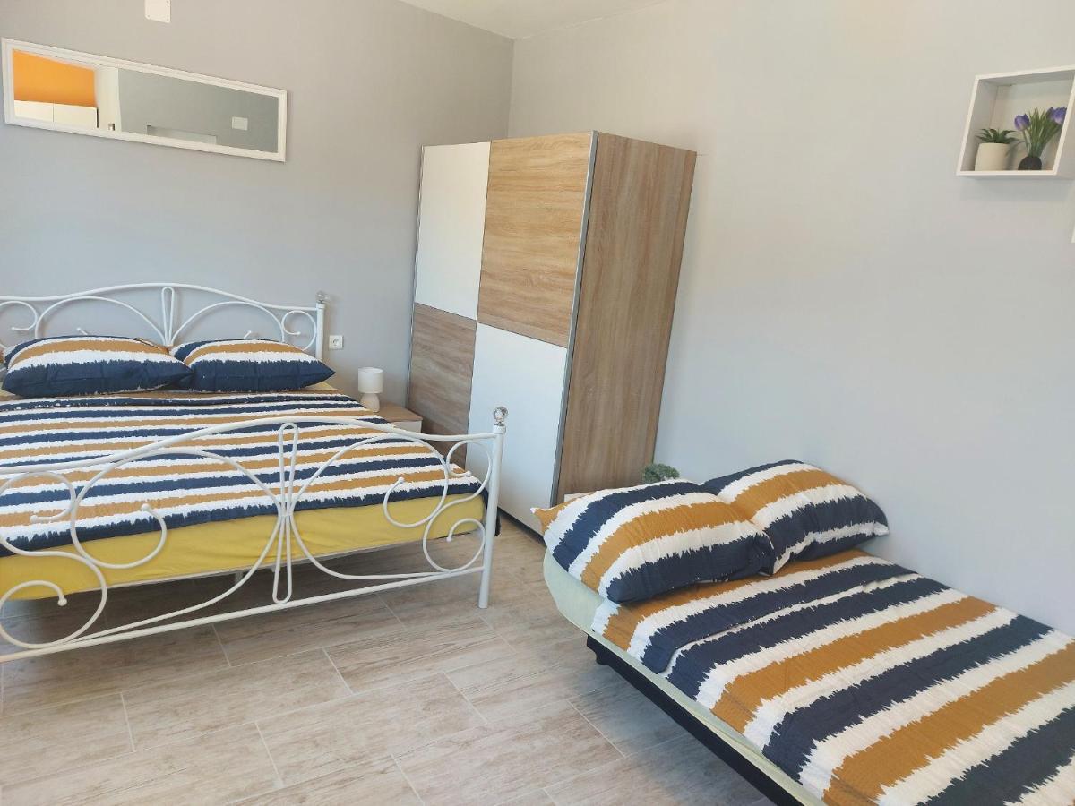 Studio Apartment Palmira Liznjan Exterior photo