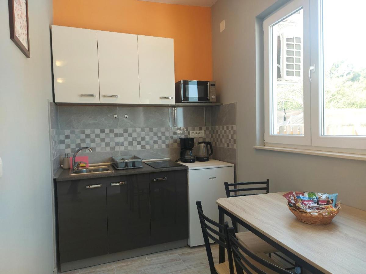 Studio Apartment Palmira Liznjan Exterior photo