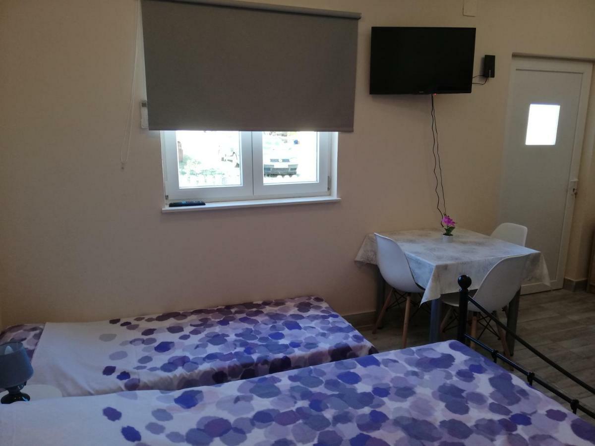 Studio Apartment Palmira Liznjan Exterior photo